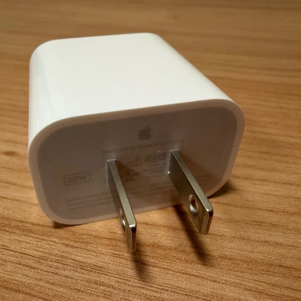 APPLE OEM 20W USB-C Power Adapter